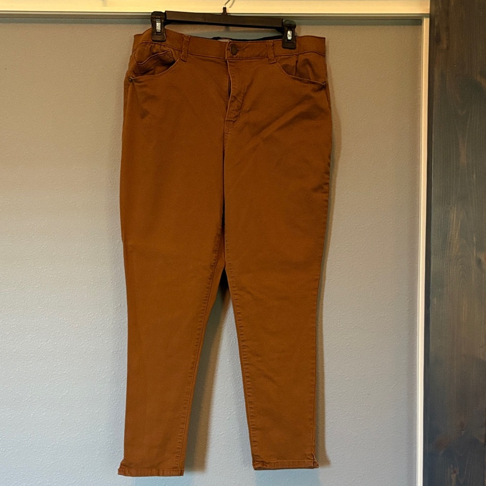 Wit & Wisdom Brown Ankle Cropped Jeans